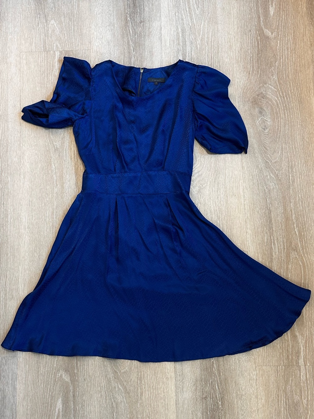 Elegant Blue Puff-Sleeve Midi Dress
